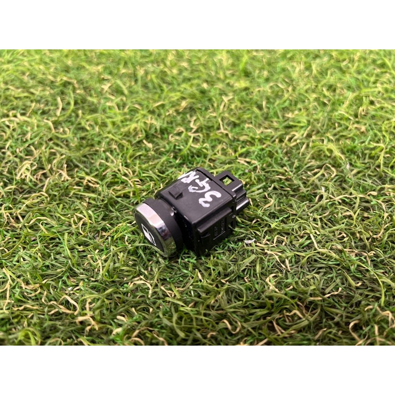 Кнопка открытия лючка топливного бака (электрика / кнопки) Jeep Grand Cherokee WK2 2017 3.6 68164107AA