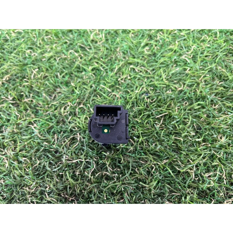 Кнопка открытия лючка топливного бака (электрика / кнопки) Jeep Grand Cherokee WK2 2017 3.6 68164107AA