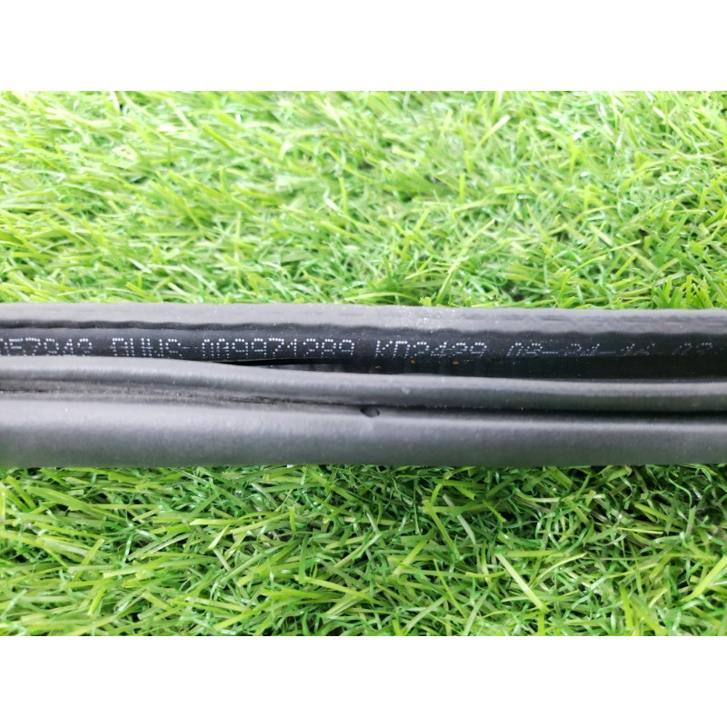 Уплотнитель проема двери (кузов и элементы) Cadillac Xt5 1 2016 3.6 84057842