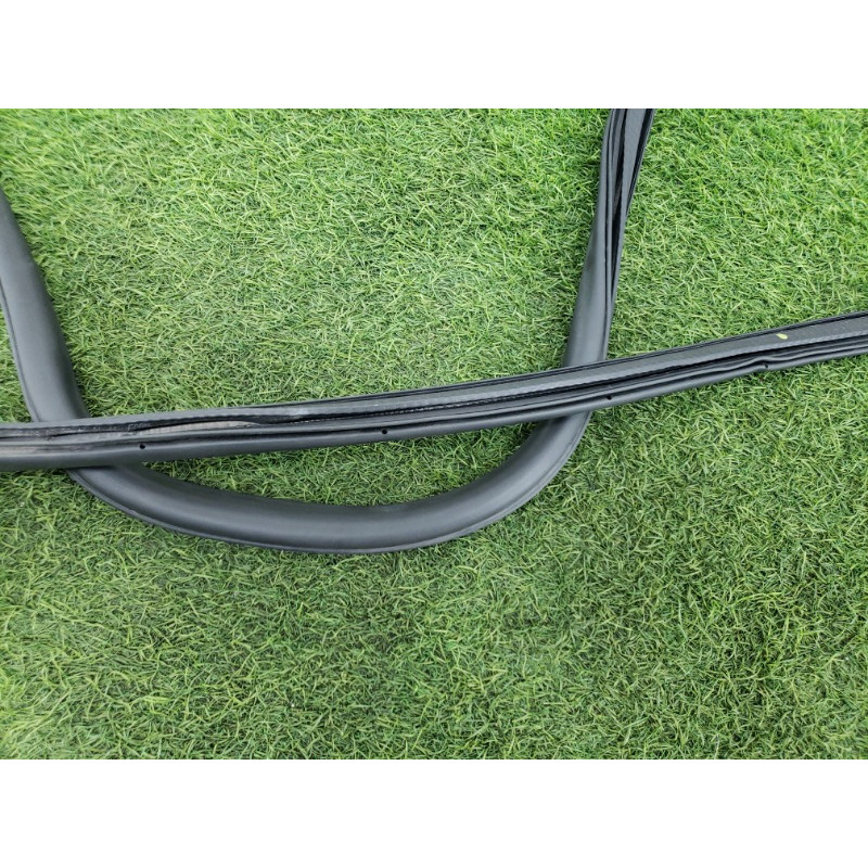 Уплотнитель проема двери (кузов и элементы) Cadillac Xt5 1 2016 3.6 84057841