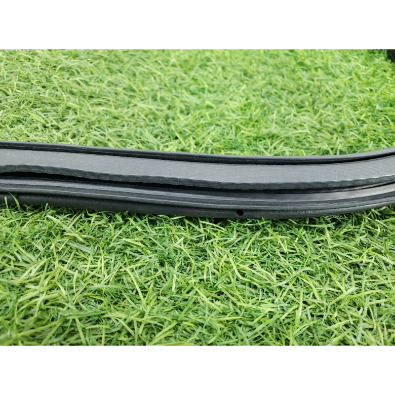 Уплотнитель проема двери (кузов и элементы) Cadillac Xt5 1 2016 3.6 84057841