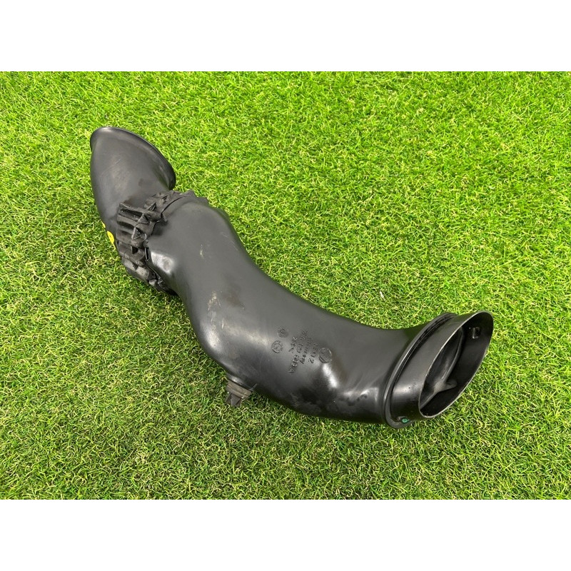 Патрубок воздушного фильтра (впускная система) Volkswagen Touareg NF 2012 3.6 7P6129609A