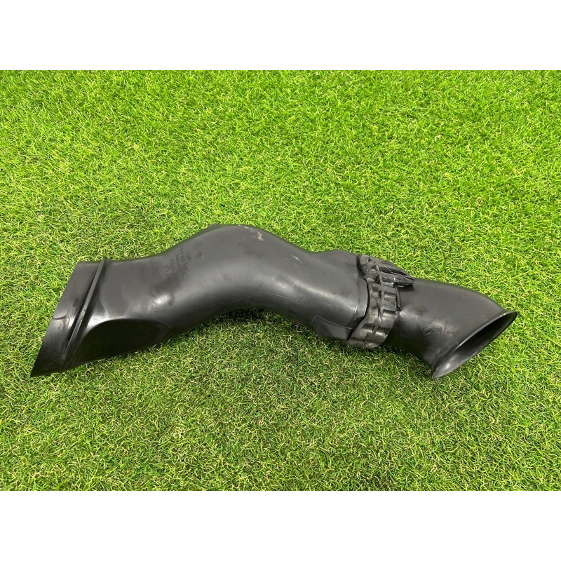 Патрубок воздушного фильтра (впускная система) Volkswagen Touareg NF 2012 3.6 7P6129609A