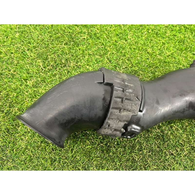 Патрубок воздушного фильтра (впускная система) Volkswagen Touareg NF 2012 3.6 7P6129609A