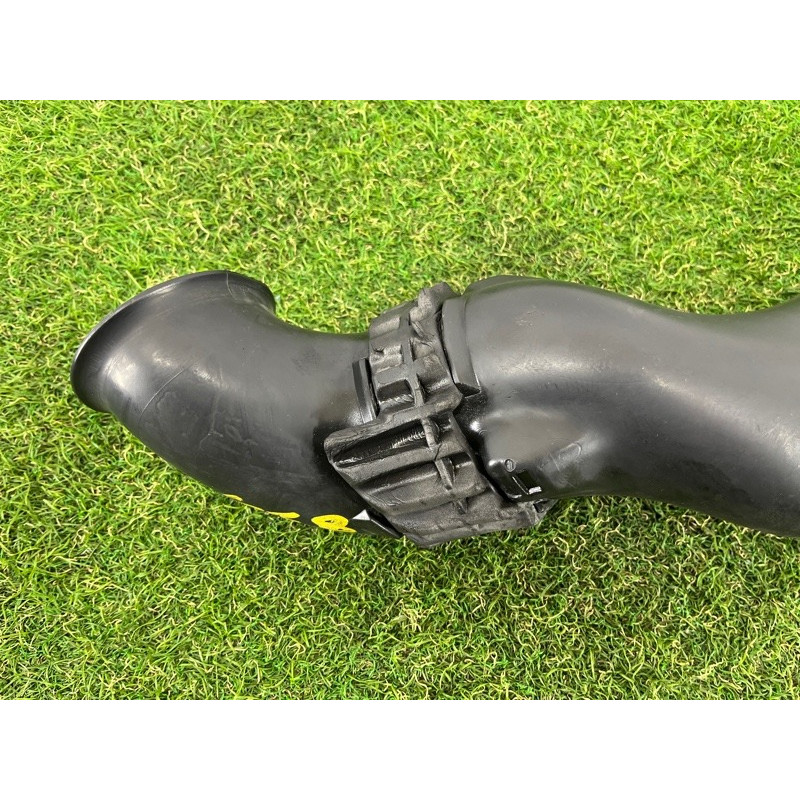 Патрубок воздушного фильтра (впускная система) Volkswagen Touareg NF 2012 3.6 7P6129609A