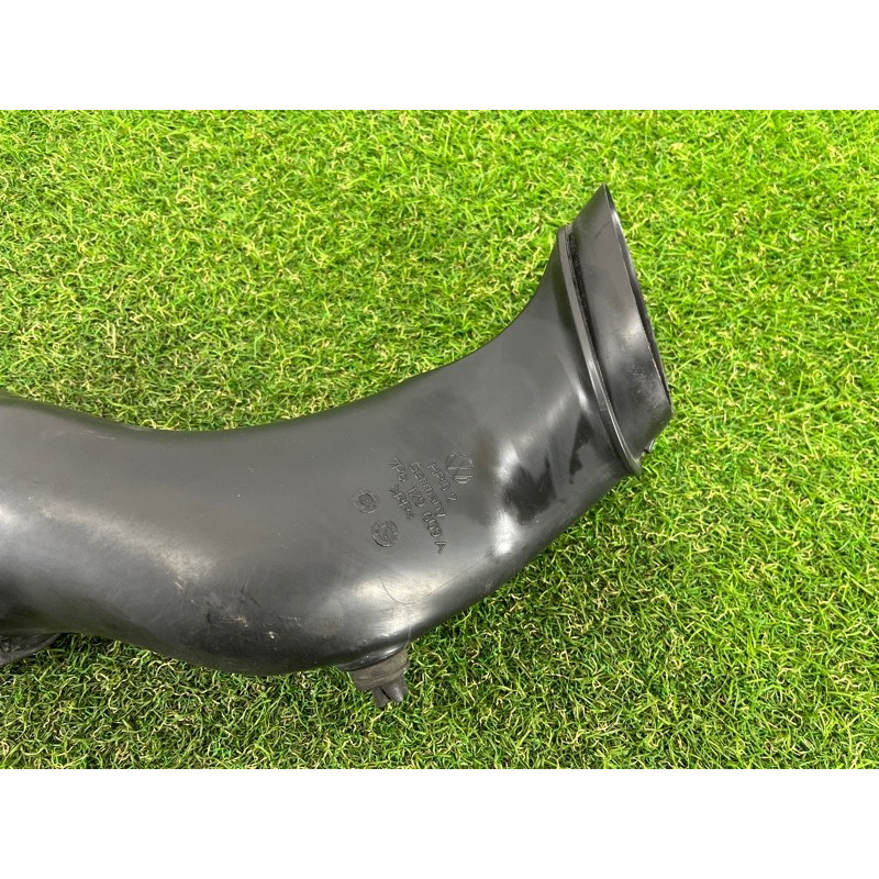 Патрубок воздушного фильтра (впускная система) Volkswagen Touareg NF 2012 3.6 7P6129609A