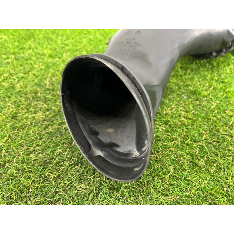 Патрубок воздушного фильтра (впускная система) Volkswagen Touareg NF 2012 3.6 7P6129609A