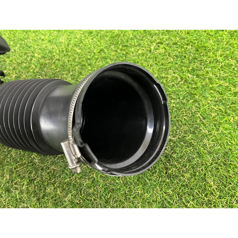 Патрубок воздушного фильтра (впускная система) AUDI Q5 8R 2012 3.2 CALB 06E129629S