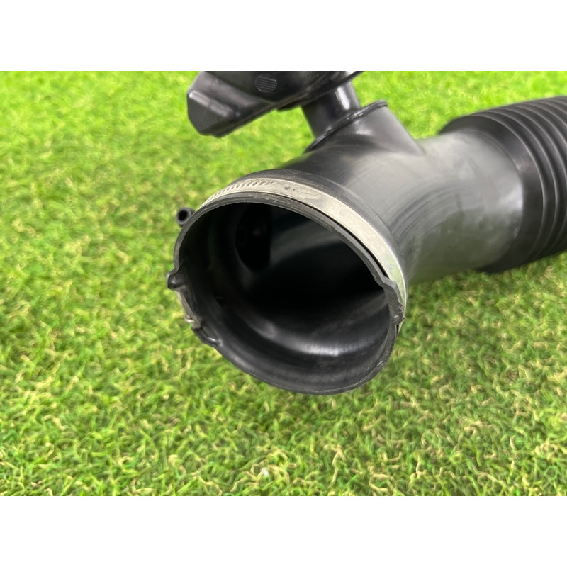 Патрубок воздушного фильтра (впускная система) AUDI Q5 8R 2012 3.2 CALB 06E129629S