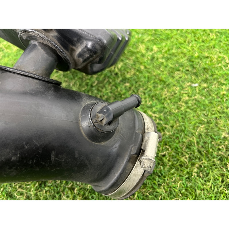 Патрубок воздушного фильтра (впускная система) AUDI Q5 8R 2012 3.2 CALB 06E129629S