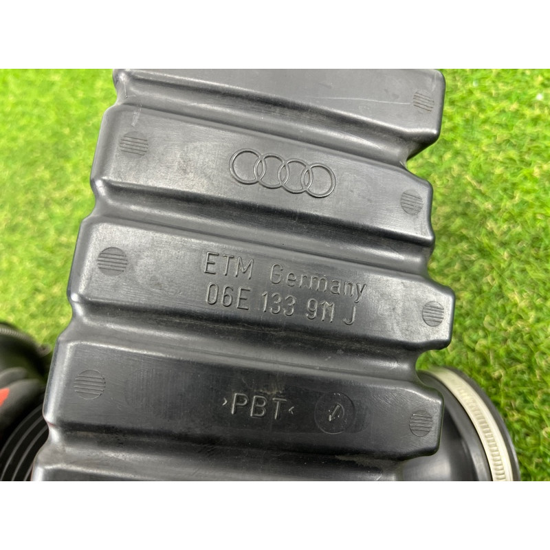 Патрубок воздушного фильтра (впускная система) AUDI Q5 8R 2012 3.2 CALB 06E129629S