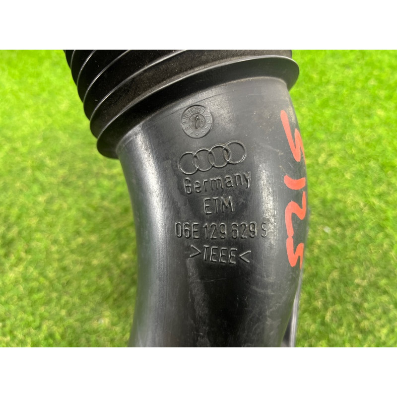 Патрубок воздушного фильтра (впускная система) AUDI Q5 8R 2012 3.2 CALB 06E129629S