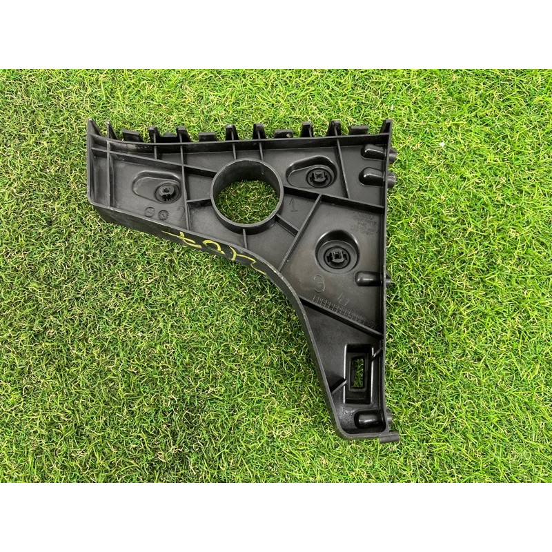 Крепление бампера (кузов и элементы) AUDI A7 4G 2013 3.0 CGXB 4G8807454A