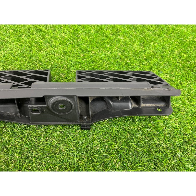 Крепление бампера (кузов и элементы) Volkswagen Touareg FL 2015 3.6 7P6807863A