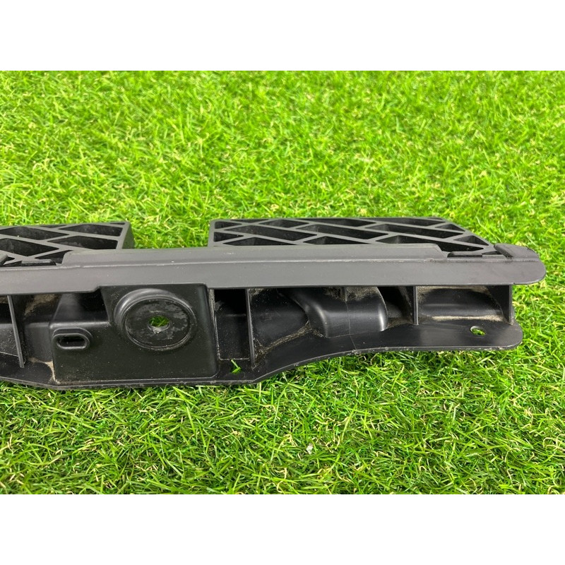 Кріплення бампера (кузов і елементи) Volkswagen Touareg NF 2012 3.0 7P6807863