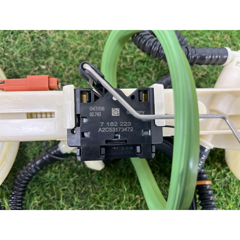 Датчик уровня топлива (электрика / датчики) BMW X5 E70 2008 4.8 N62/TU 16117195469