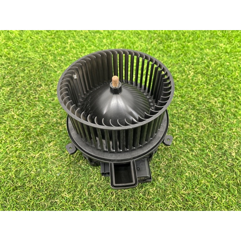 Мотор печки (отопление и кондиционирование) AUDI A4 B9 2017 2.0 4M1820021