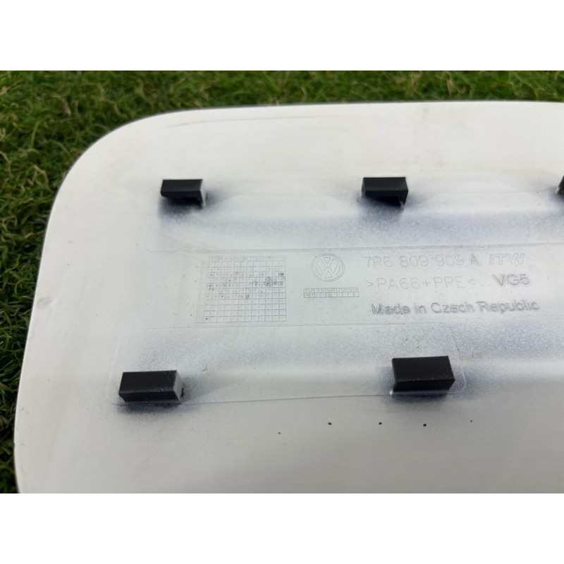 Лючок топливного бака (кузов и элементы) Volkswagen Touareg FL 2015 3.6 7P6809909A