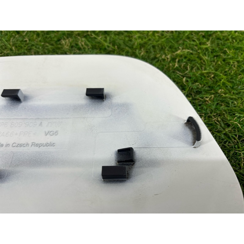 Лючок топливного бака (кузов и элементы) Volkswagen Touareg FL 2015 3.6 7P6809909A