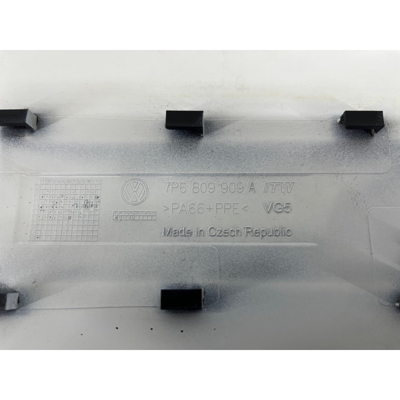 Лючок топливного бака (кузов и элементы) Volkswagen Touareg FL 2015 3.6 7P6809909A