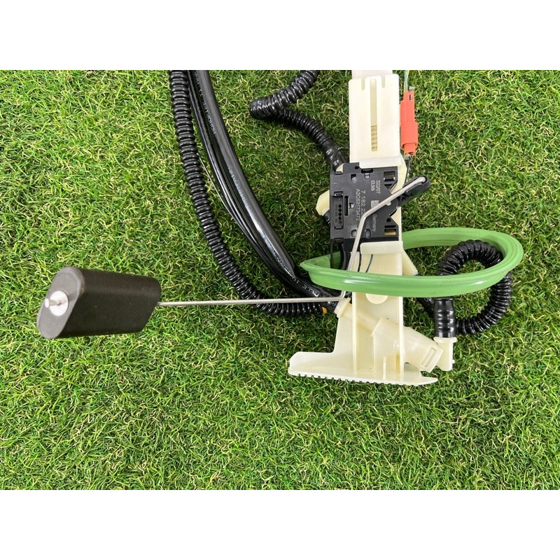 Датчик уровня топлива (электрика / датчики) BMW X5 E70 2008 3.0 N52N 16117195469