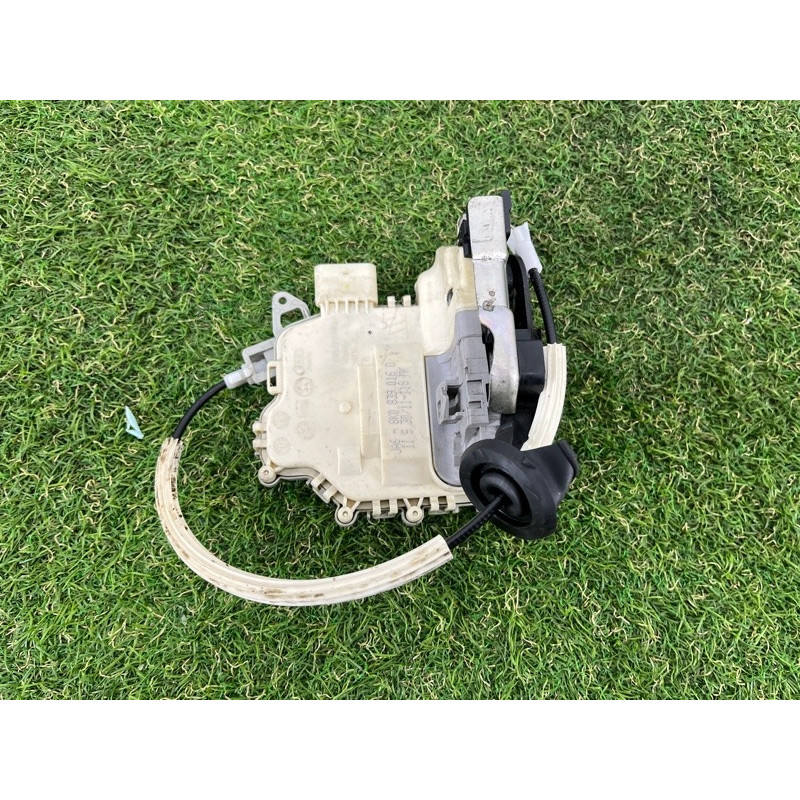 Замок двери (кузов и элементы) AUDI Q5 8R 2012 3.2 CALB 8K0839016D