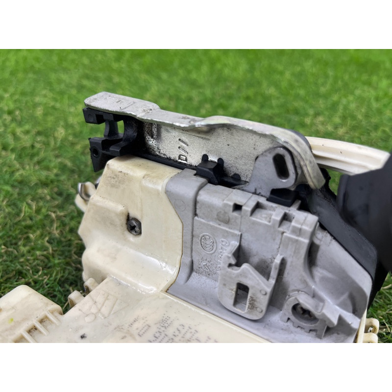 Замок двери (кузов и элементы) AUDI Q5 8R 2012 3.2 CALB 8K0839016D