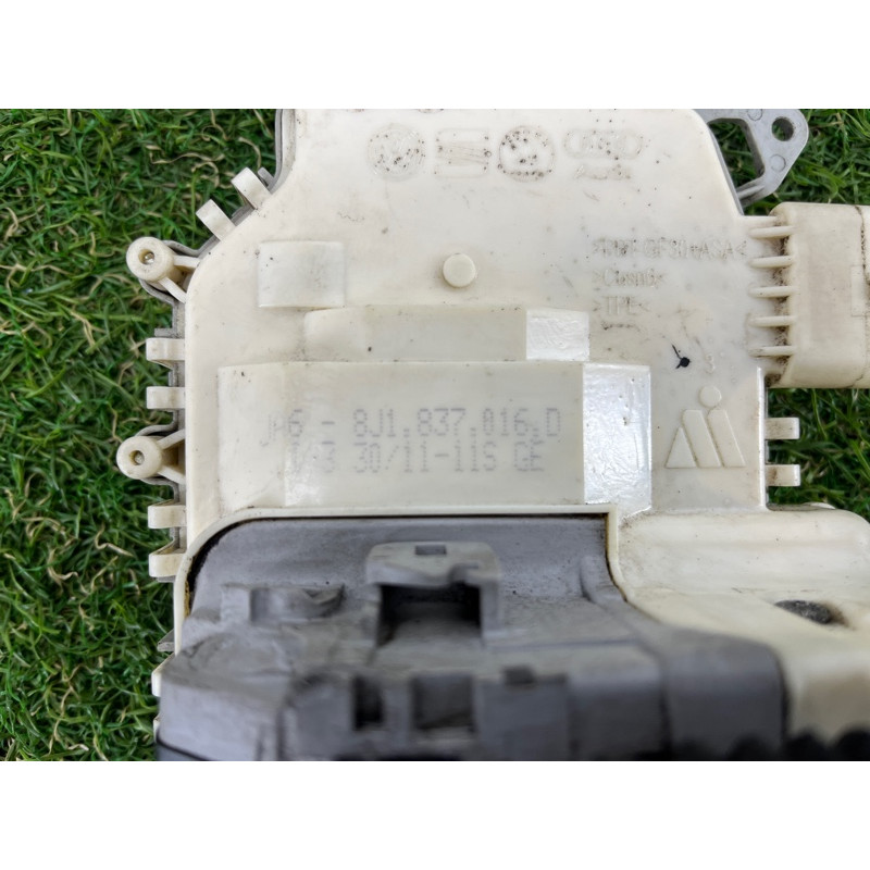 Замок двери (кузов и элементы) AUDI Q5 8R 2012 3.2 CALB 8J1837016D