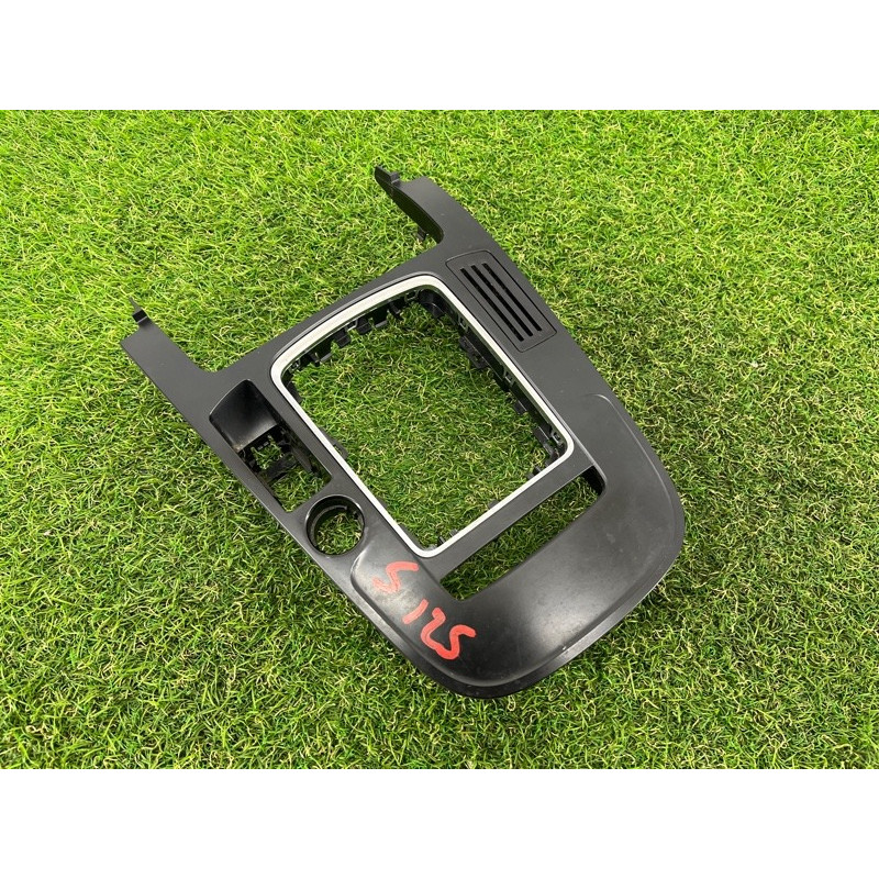 Накладка центральной консоли (салон) AUDI Q5 8R 2012 3.2 CALB 8K0864261AV10