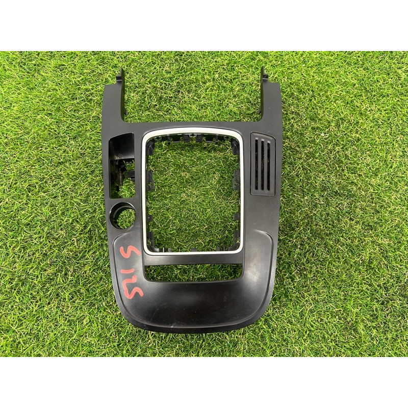 Накладка центральной консоли (салон) AUDI Q5 8R 2012 3.2 CALB 8K0864261AV10