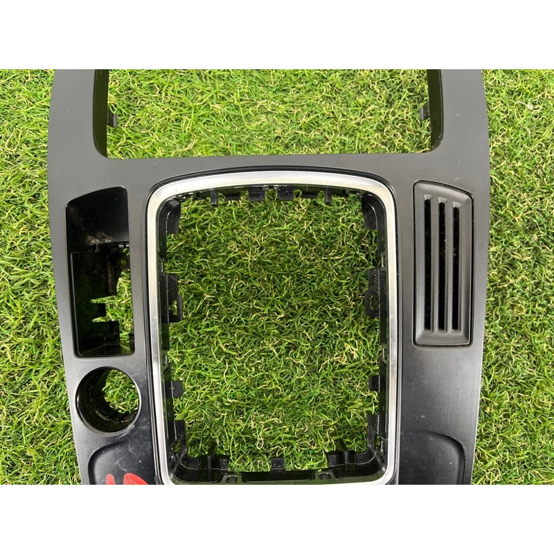 Накладка центральной консоли (салон) AUDI Q5 8R 2012 3.2 CALB 8K0864261AV10