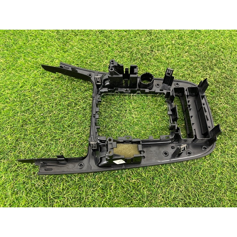 Накладка центральной консоли (салон) AUDI Q5 8R 2012 3.2 CALB 8K0864261AV10