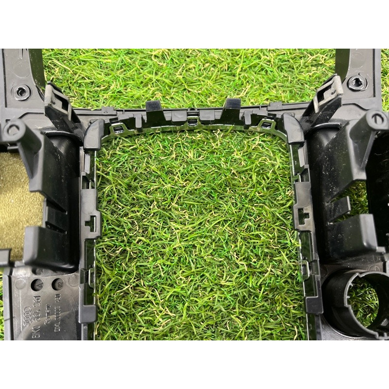 Накладка центральной консоли (салон) AUDI Q5 8R 2012 3.2 CALB 8K0864261AV10