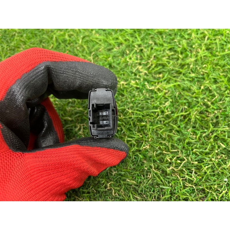 Кнопка аварийной сигнализации (электрика / кнопки) BMW 5-series F10 2011 3.0 61319161896