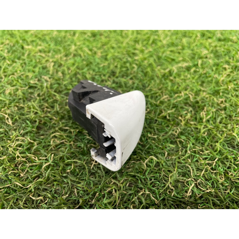 Заглушка внешней ручки (кузов и элементы) AUDI Q5 8R 2012 3.2 CALB 8T0837167A