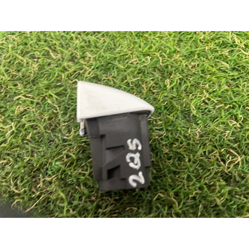 Заглушка внешней ручки (кузов и элементы) AUDI Q5 8R 2012 3.2 CALB 8T0837167A