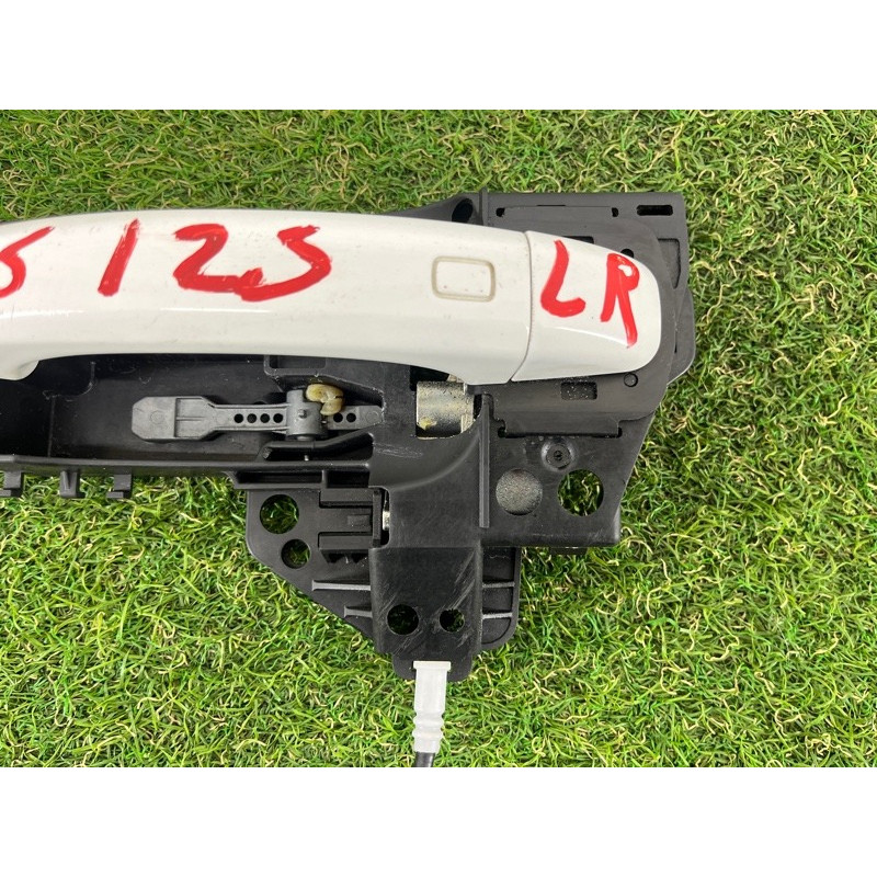 Ручка двері зовнішня (кузов і елементи) AUDI Q5 8R 2012 3.2 CALB 8T0837205AGRU