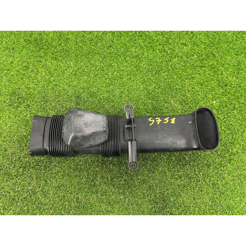 Патрубок воздушного фильтра (впускная система) BMW X5 E70 2008 4.8 N62/TU 13717548900