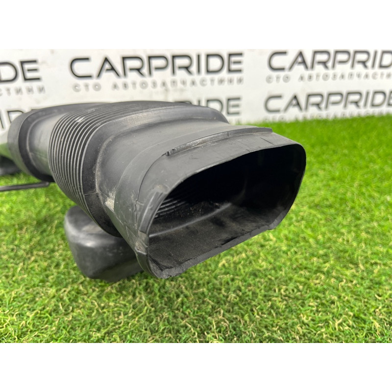 Патрубок воздушного фильтра (впускная система) BMW X5 E70 2008 4.8 N62/TU 13717548900