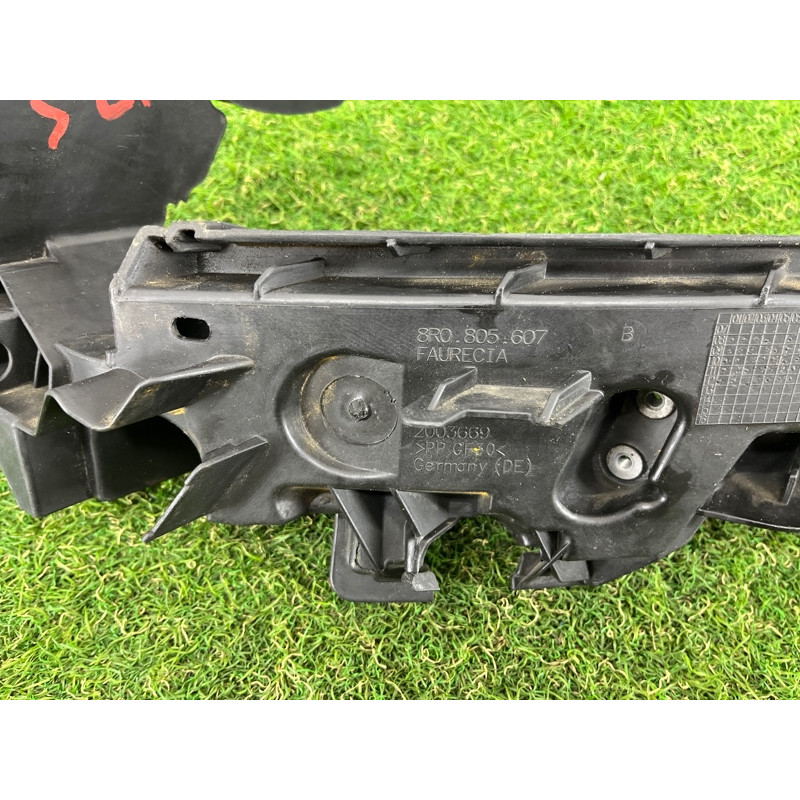 Кронштейн фары (кузов и элементы) AUDI Q5 8R 2012 3.2 CALB 8R0805607B