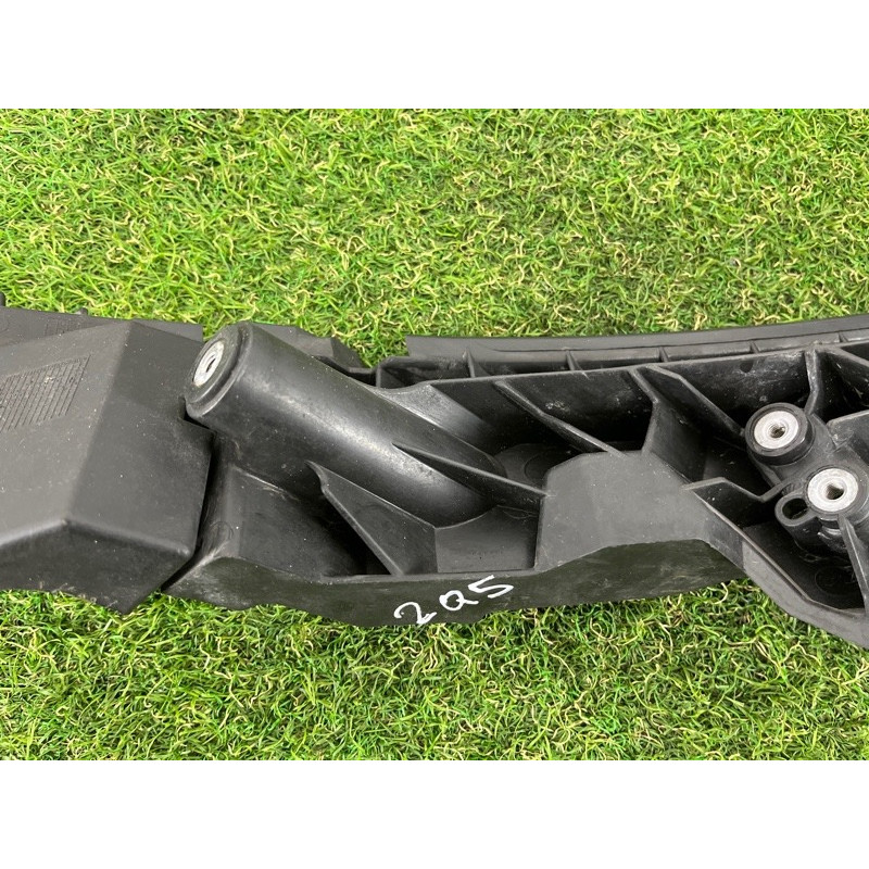 Кронштейн фары (кузов и элементы) AUDI Q5 8R 2012 3.2 CALB 8R0805607B