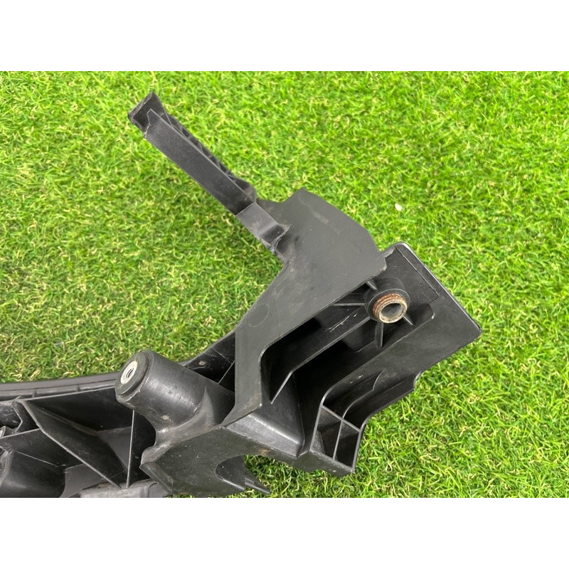 Кронштейн фары (кузов и элементы) AUDI Q5 8R 2012 3.2 CALB 8R0805607B