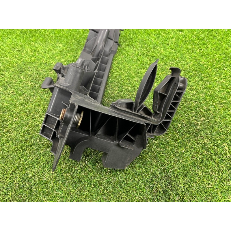 Кронштейн фары (кузов и элементы) AUDI Q5 8R 2012 3.2 CALB 8R0805607B