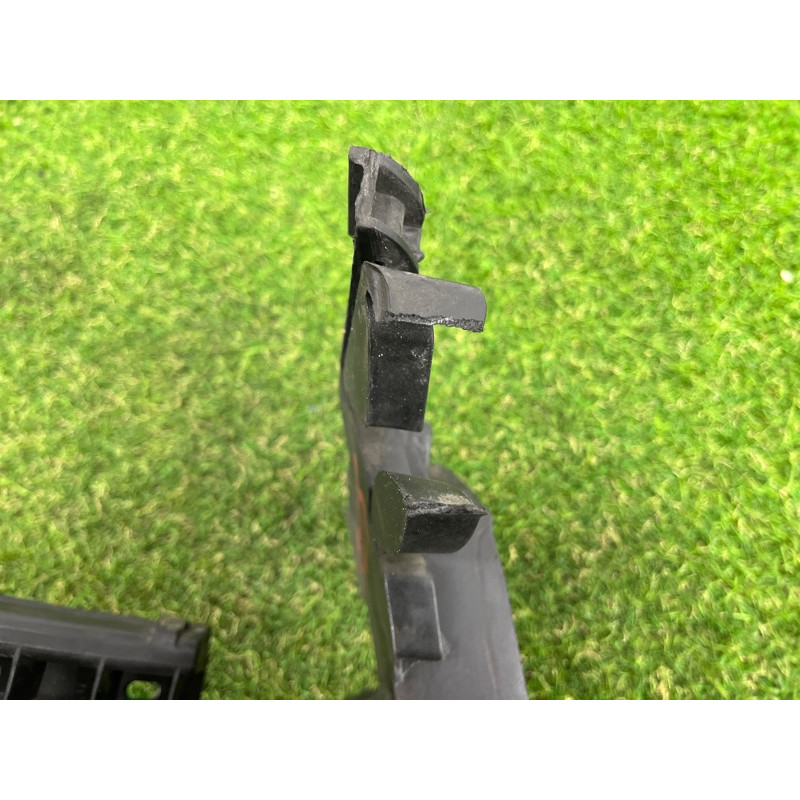 Кронштейн фары (кузов и элементы) AUDI Q5 8R 2012 3.2 CALB 8R0805607B