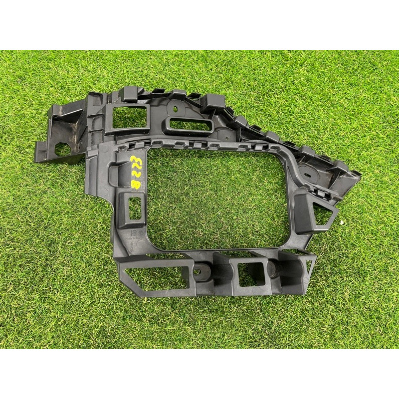Крепление бампера (кузов и элементы) Volkswagen Touareg NF 2012 3.6 7P6807376B