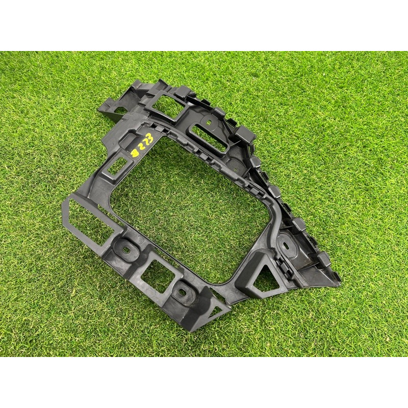 Крепление бампера (кузов и элементы) Volkswagen Touareg NF 2012 3.6 7P6807376B