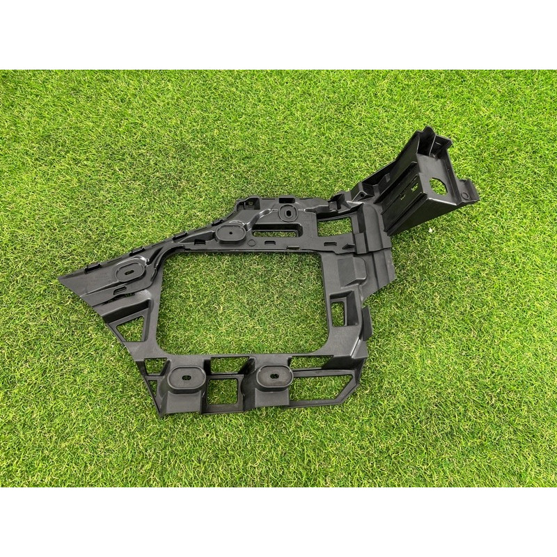 Крепление бампера (кузов и элементы) Volkswagen Touareg NF 2012 3.6 7P6807376B