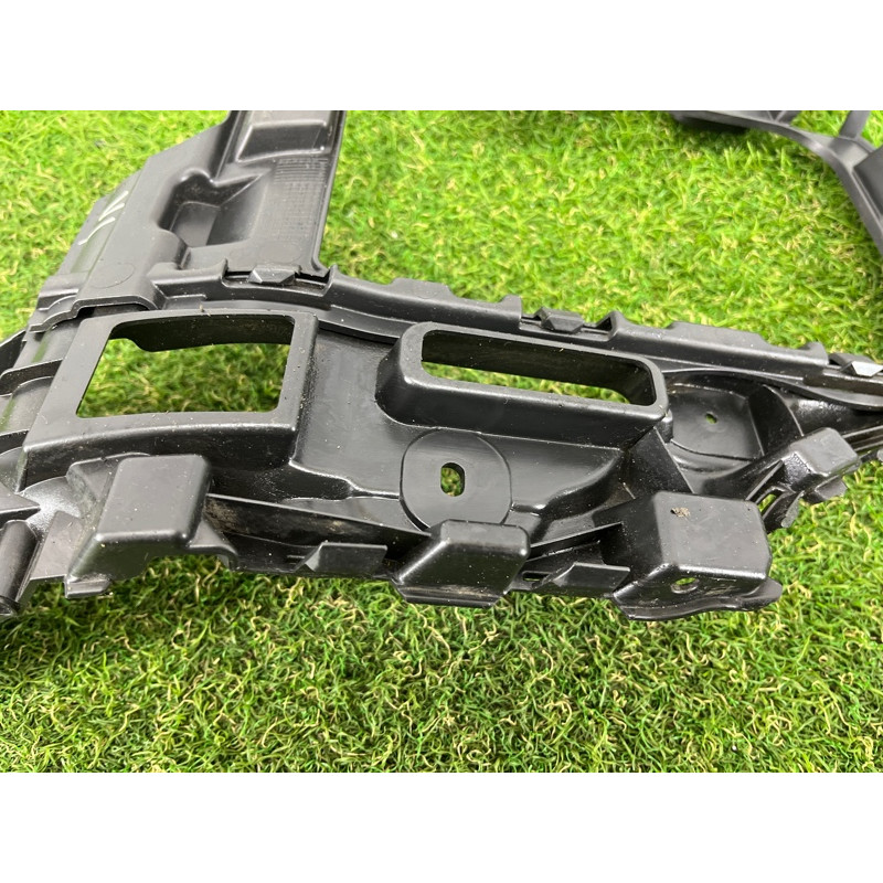 Кріплення бампера (кузов і елементи) Volkswagen Touareg II NF 2013 3.0 7P6807375B