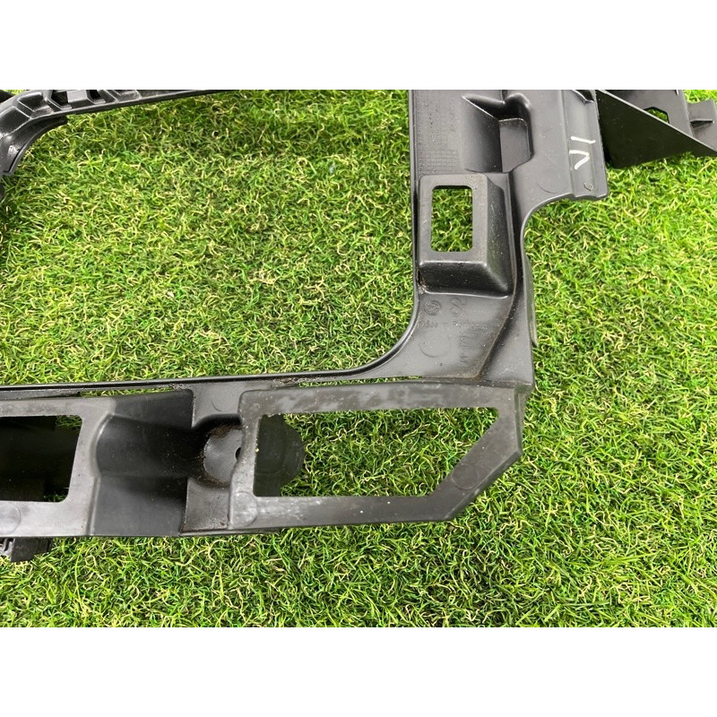 Кріплення бампера (кузов і елементи) Volkswagen Touareg II NF 2013 3.0 7P6807375B