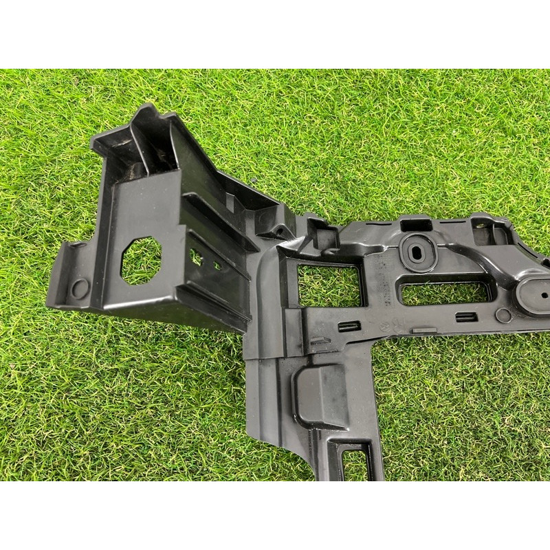 Кріплення бампера (кузов і елементи) Volkswagen Touareg II NF 2013 3.0 7P6807375B